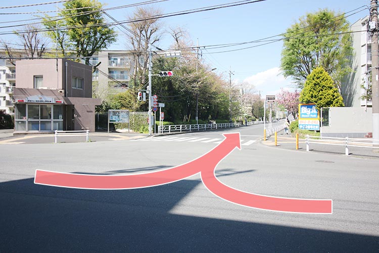 新奥多摩街道の富士見町六丁目の交差点を曲がります