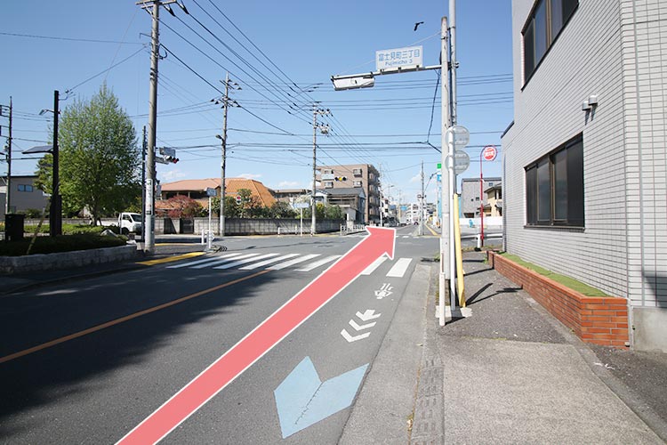 富士見町三丁目の交差点を直進します