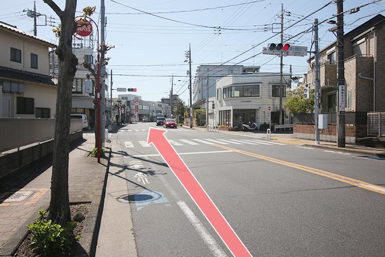 しばらく直進します