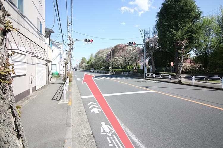 しばらく直進します