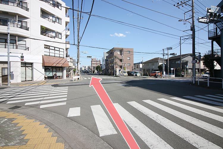 しばらく直進します