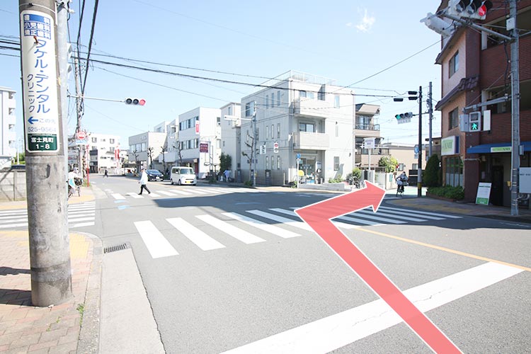 曲がってからすぐの交差点を右折します